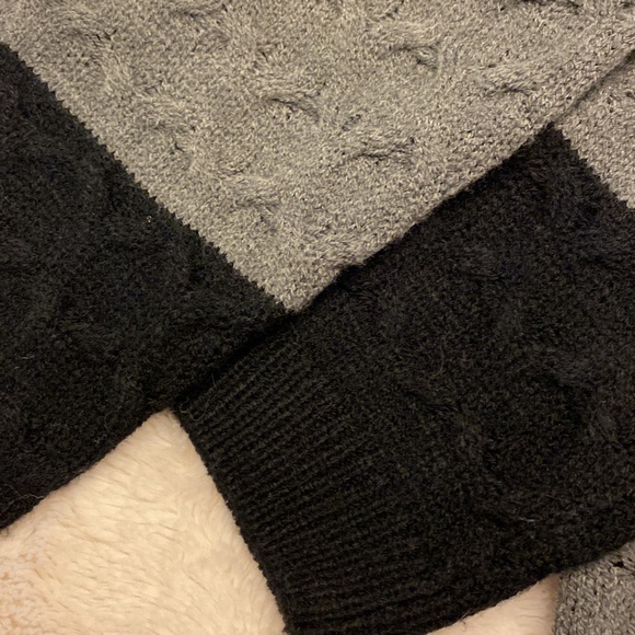 Grey white and black cardigan size Lg EUC - Picture 3 of 5